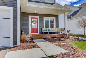 Front Porch/Entrance