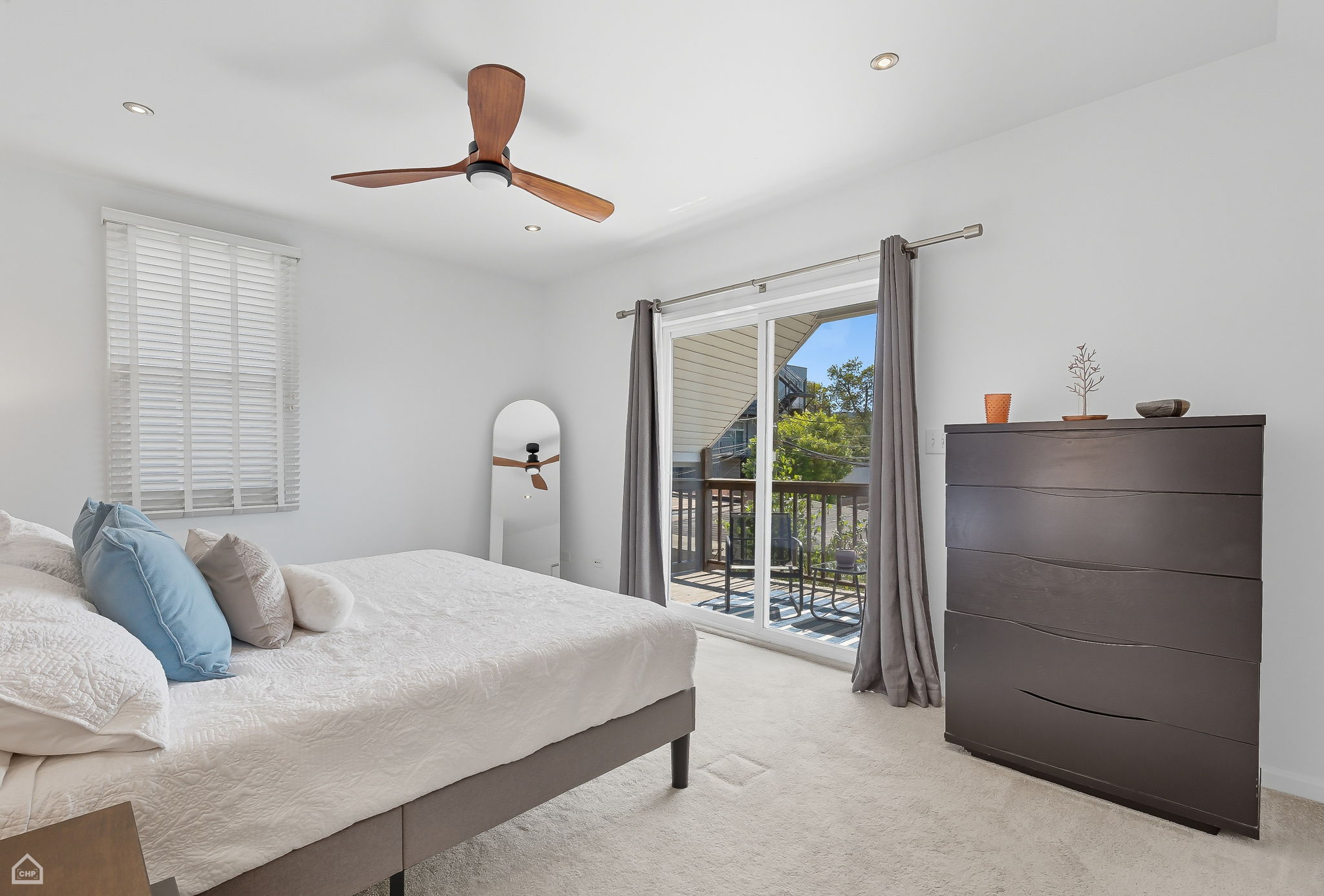 3219 W Disckens_091025_017