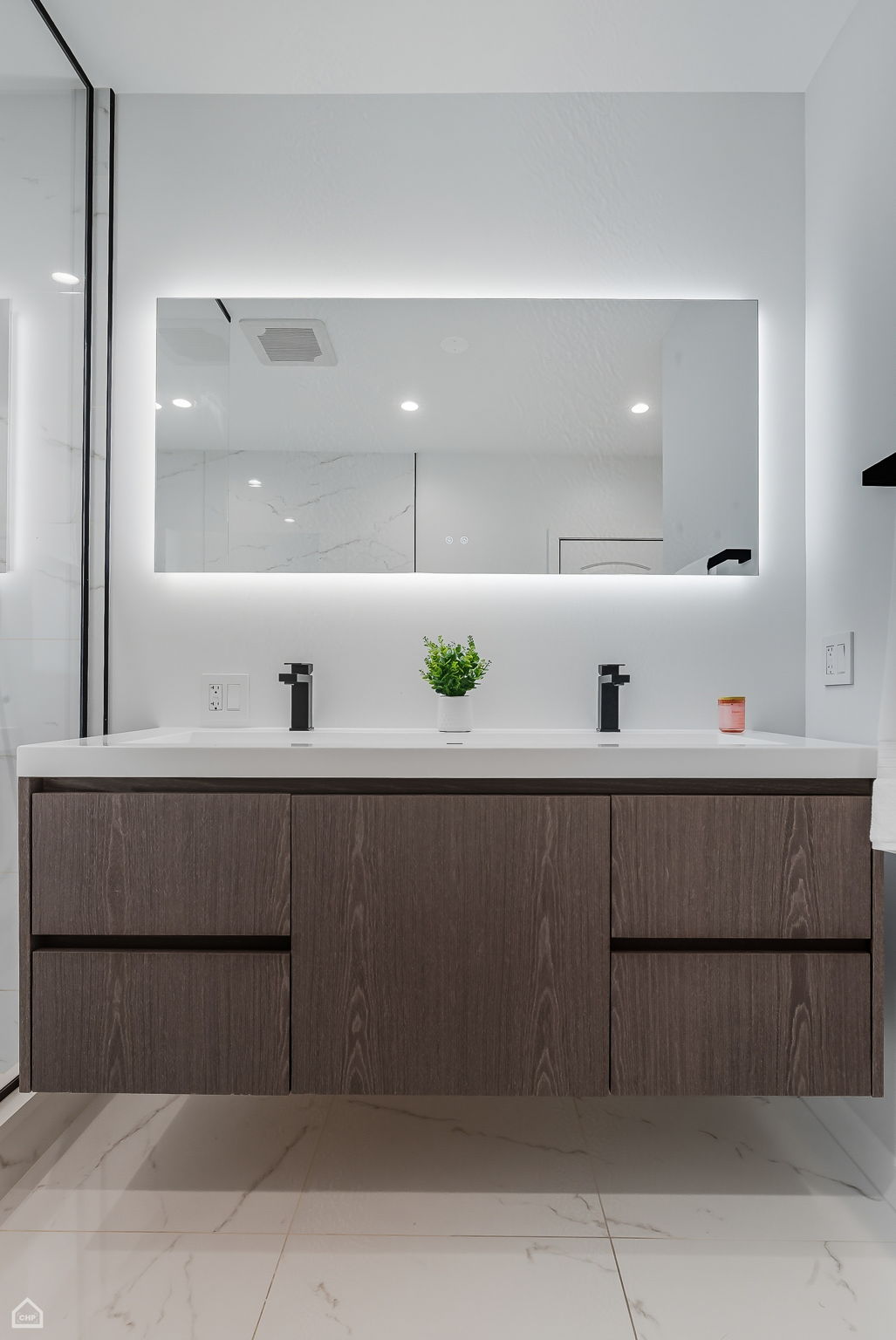 3219 W Disckens_091025_040