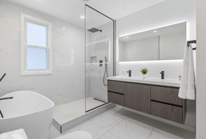 3219 W Disckens_091025_015