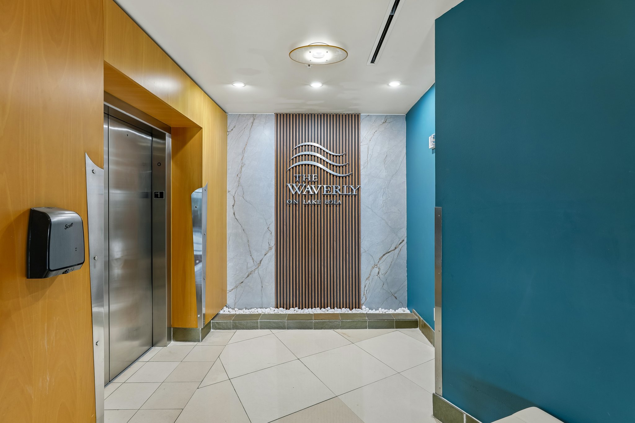 E Central Blvd 806-S3107-005.jpg