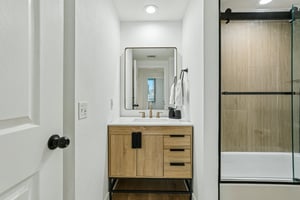 E Central Blvd 806-S3107-033.jpg