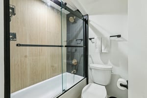 E Central Blvd 806-S3107-034.jpg