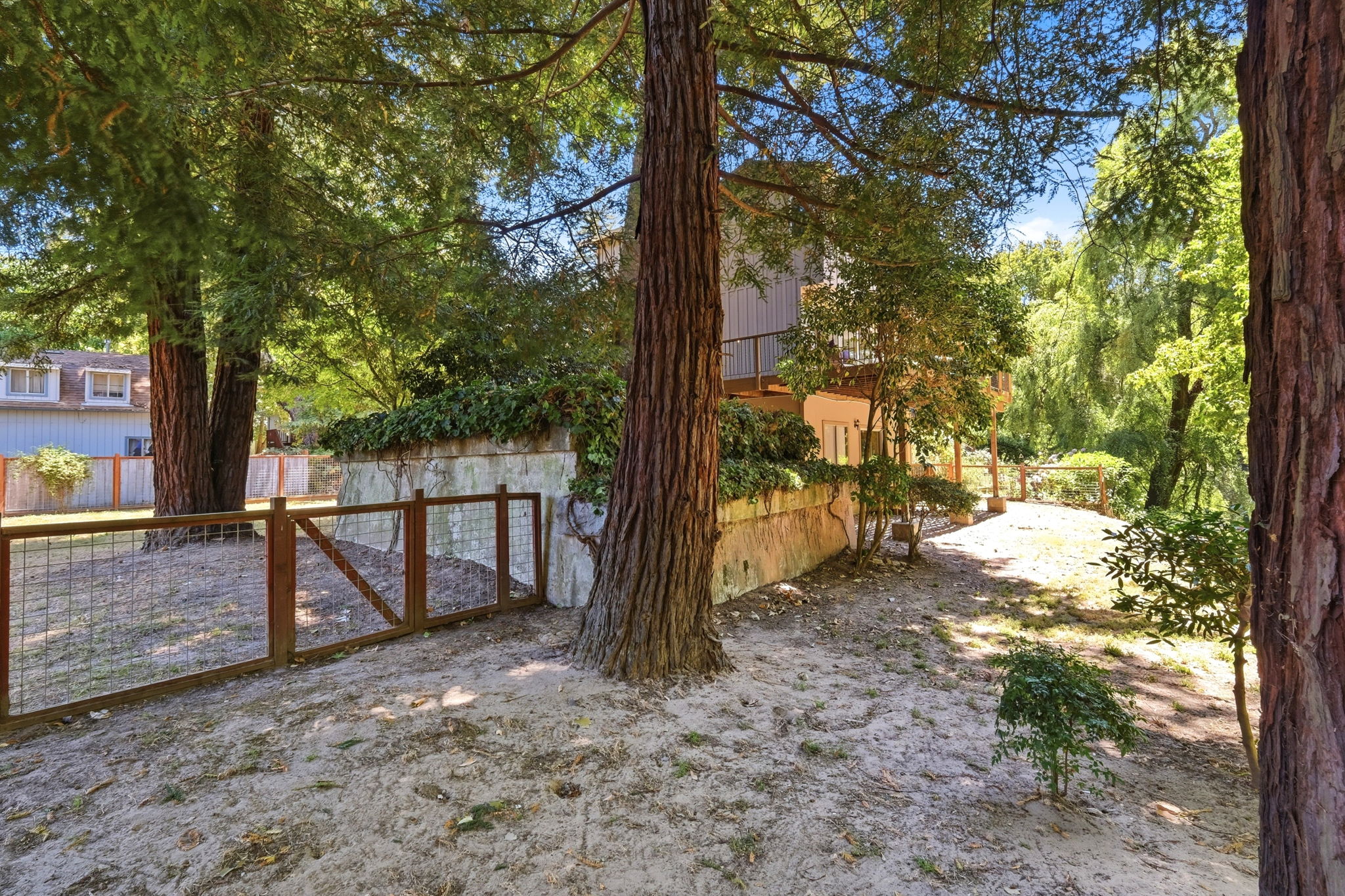 035_F8_322 River Rd