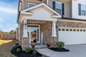 Front Porch/Entrance
