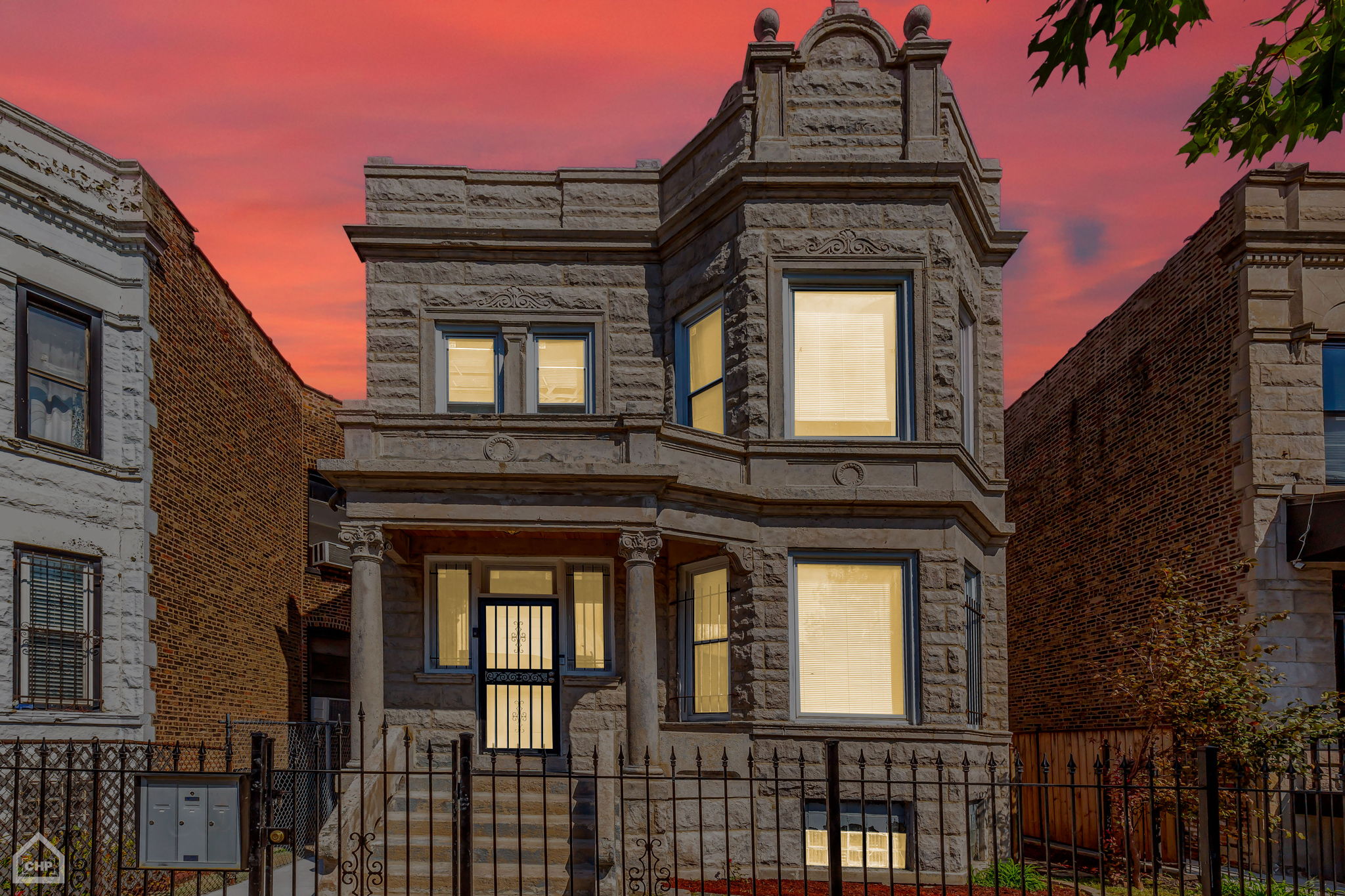 3220 W Polk St - Twilight_001