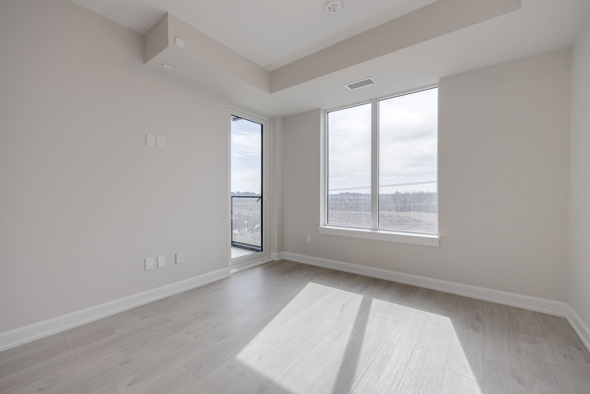 Oakville property showcase — delivered property photograph 8