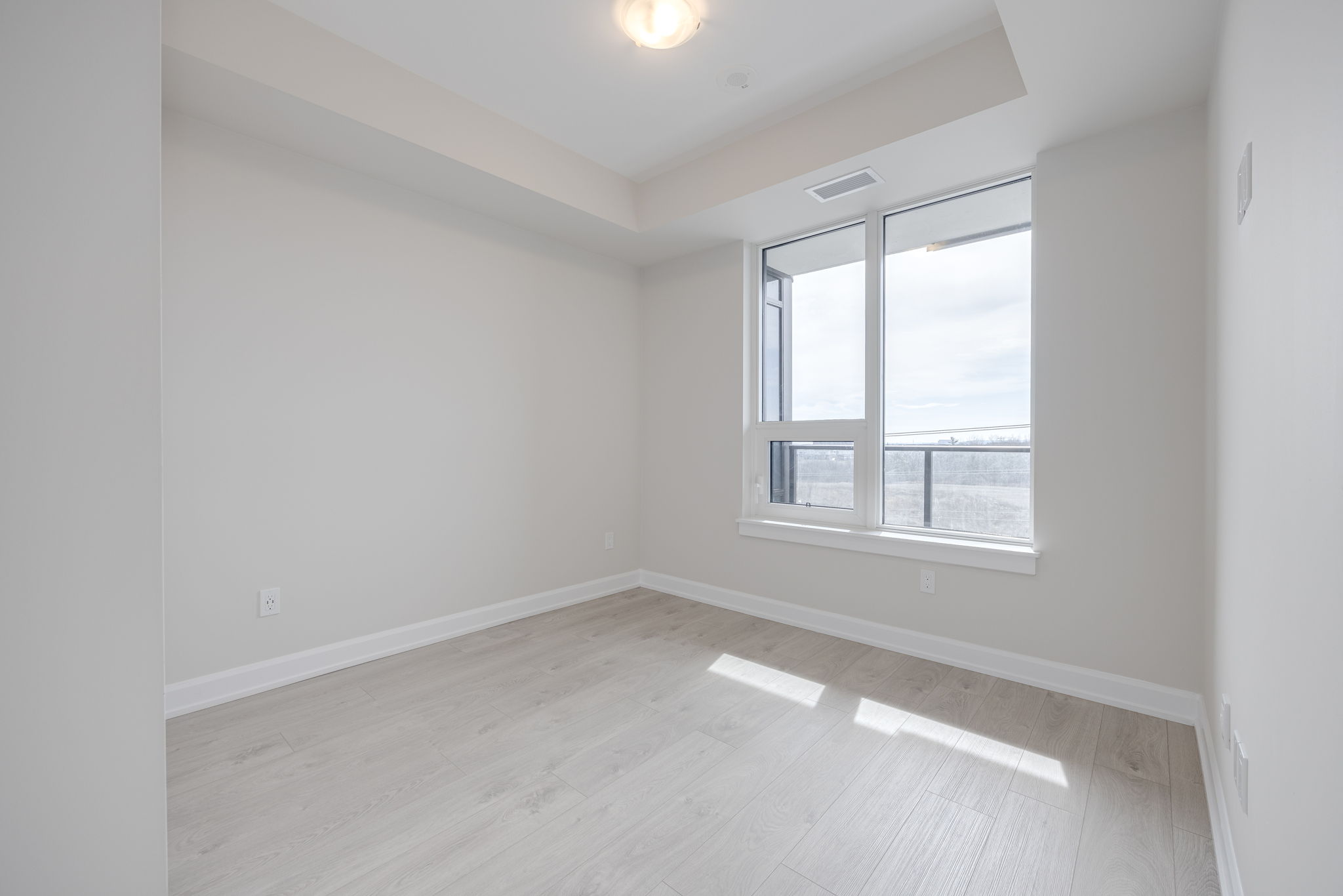 Oakville property showcase — delivered property photograph 11