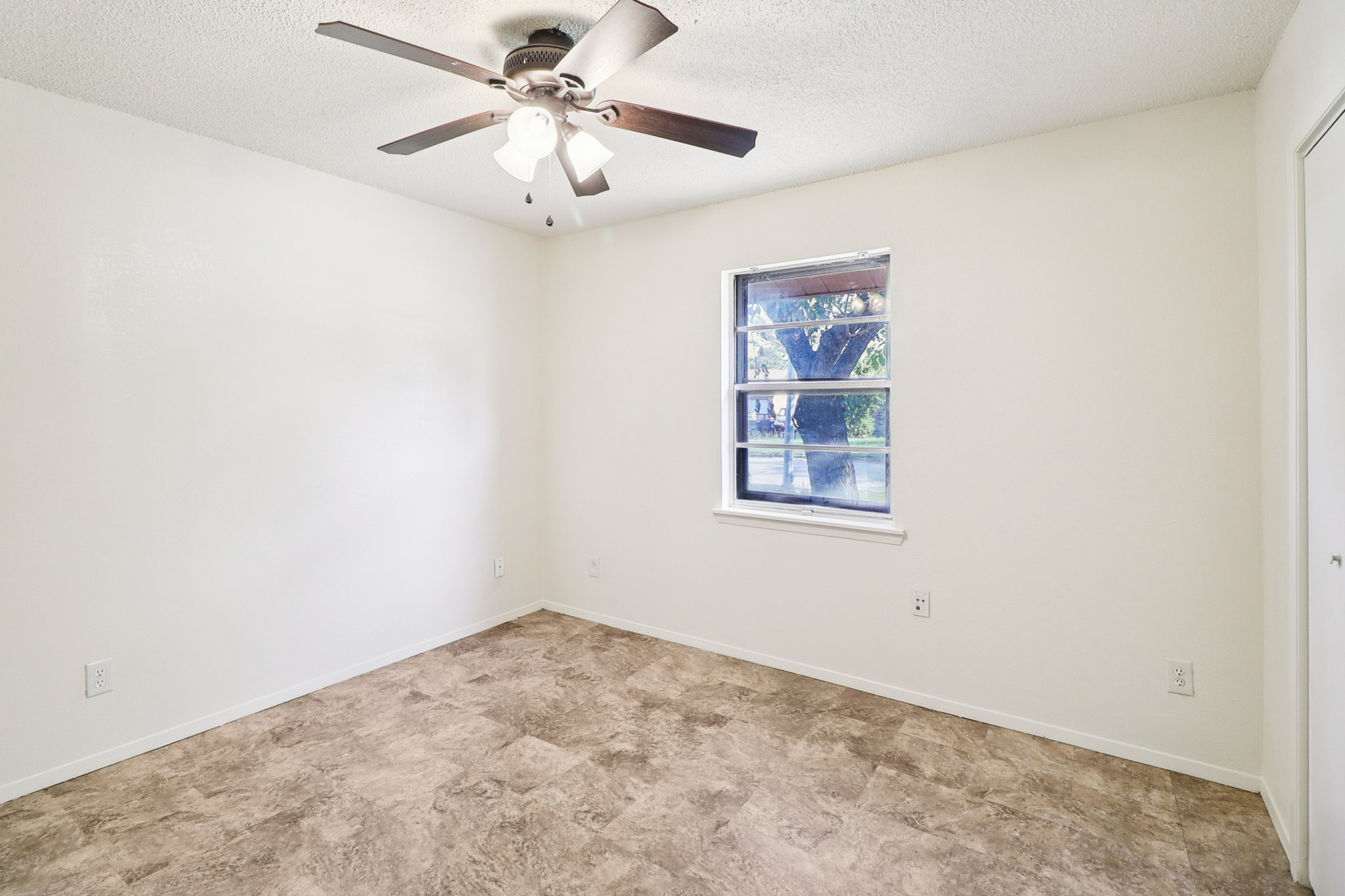 Hummingbird Ln-S0310-016.jpg