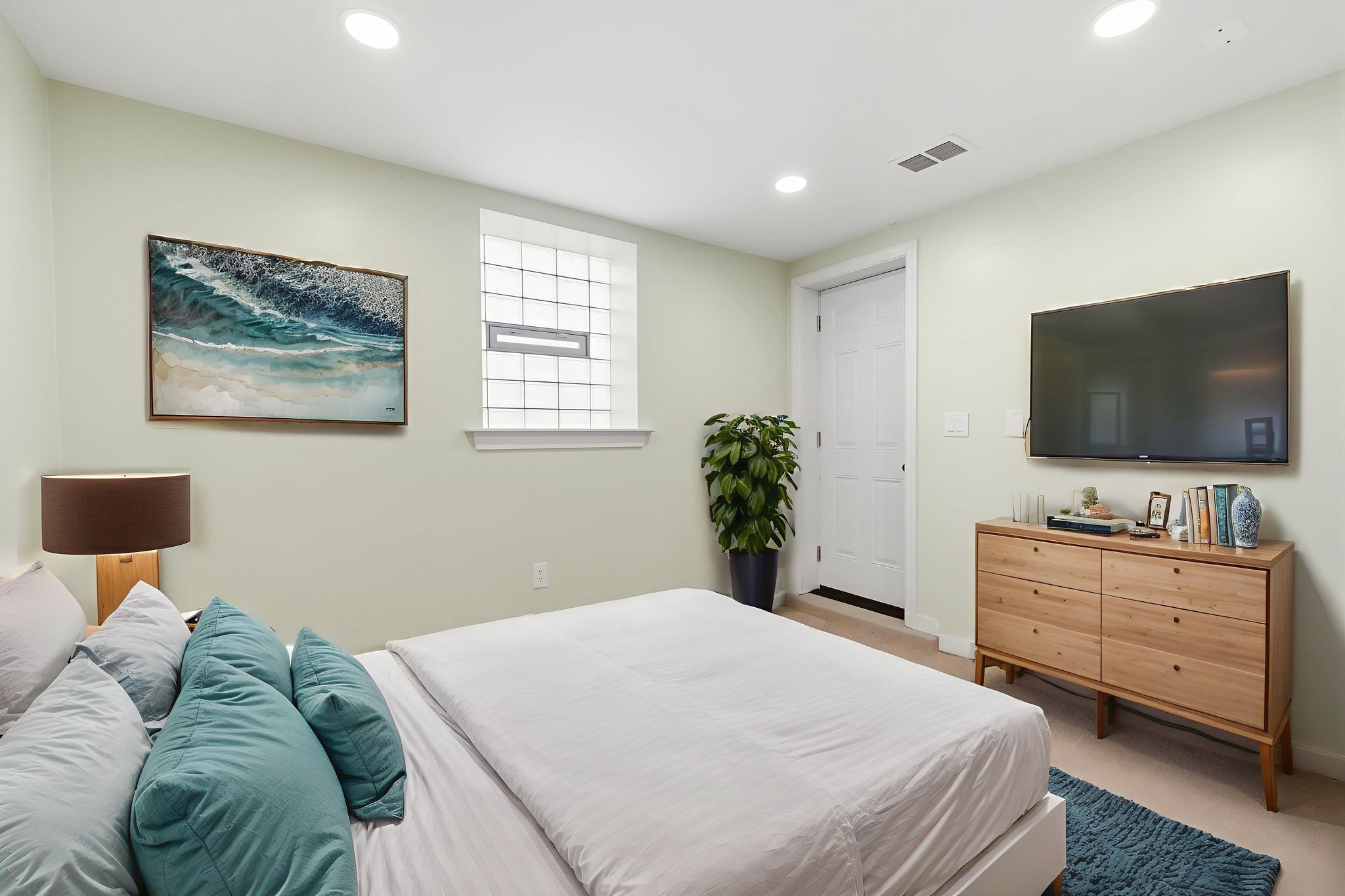 DSCF0655 virtually staged.jpeg