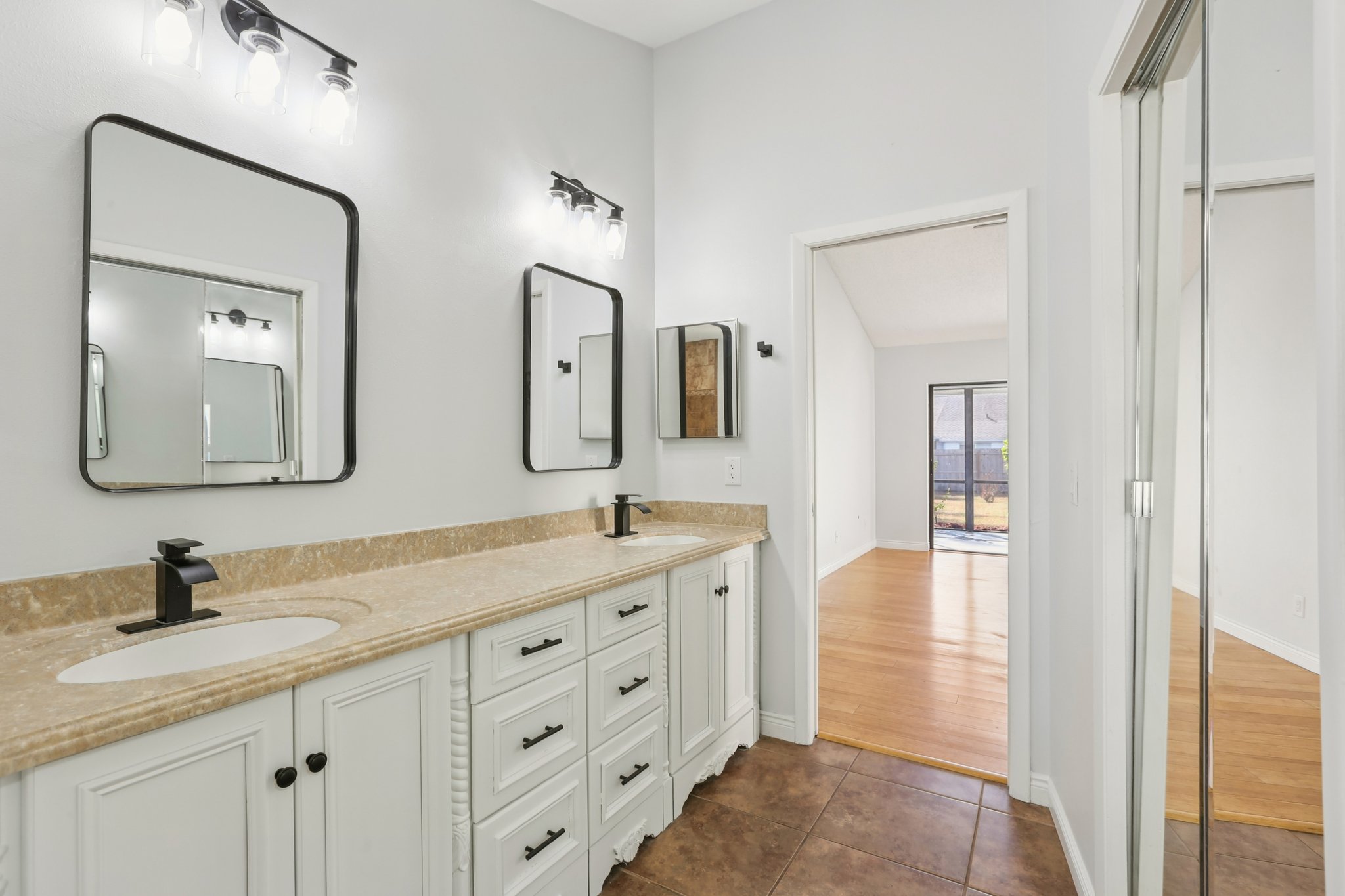 Pine Club Dr-S0611-027.jpg