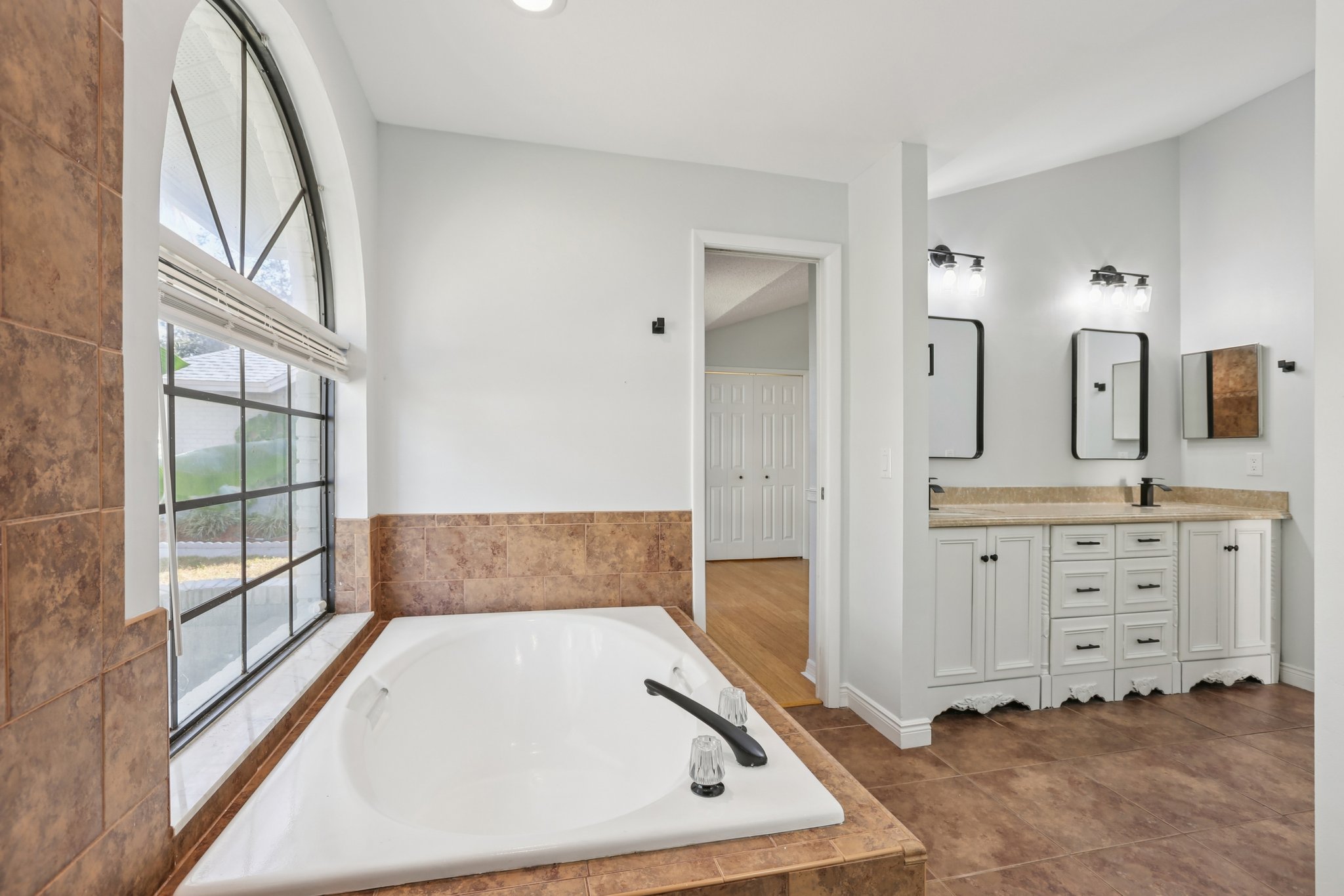 Pine Club Dr-S0611-029.jpg