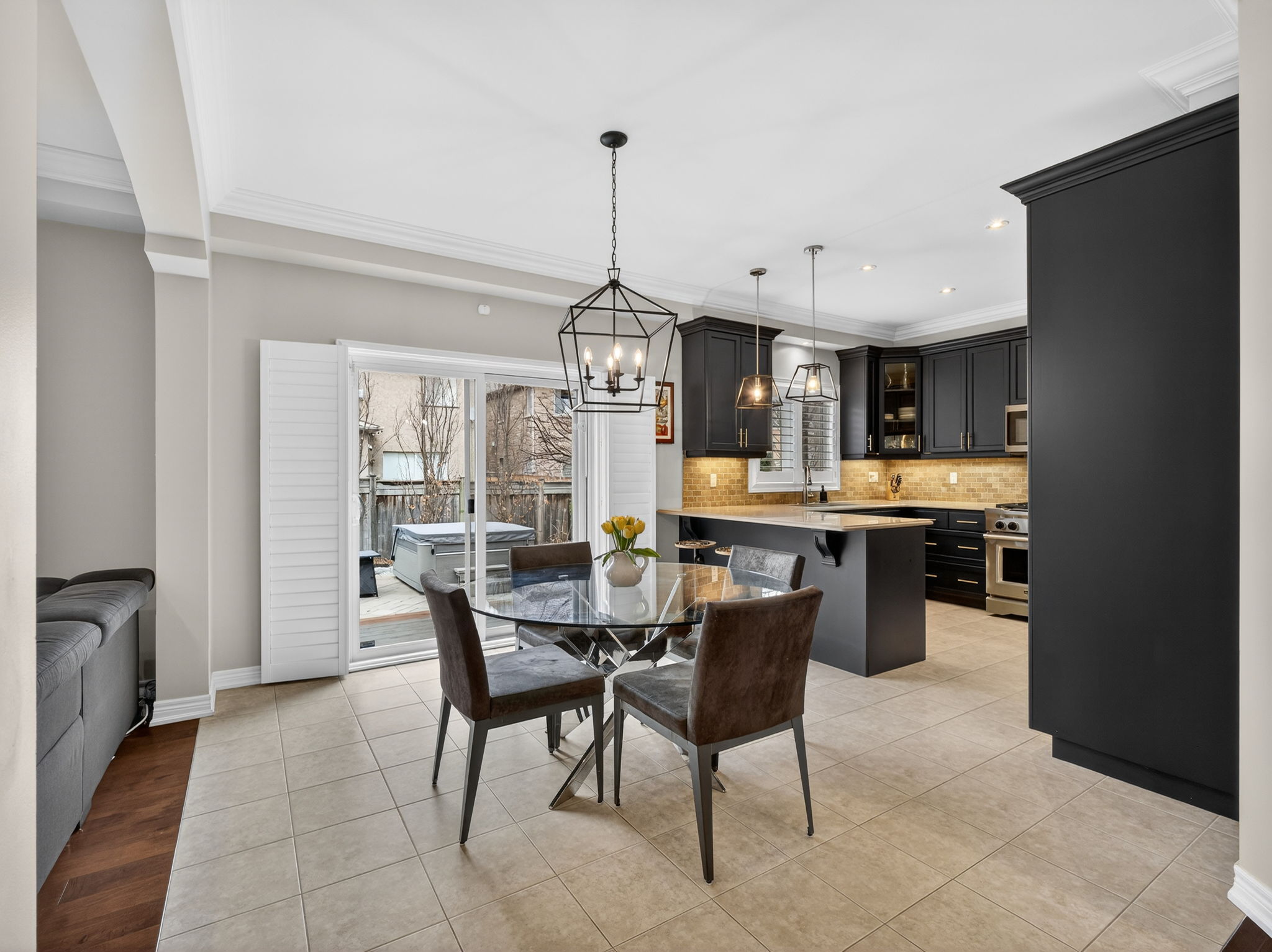3225 Saltaire Crescent Oakville, ON L6M 0K8