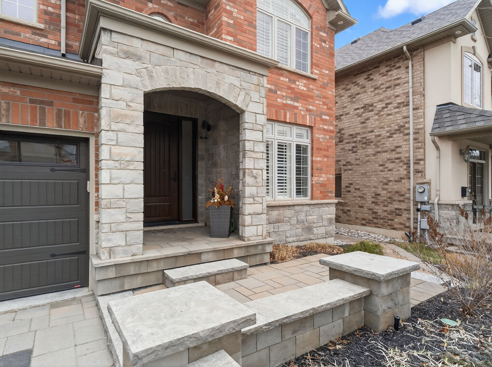 3225 Saltaire Crescent Oakville, ON L6M 0K8