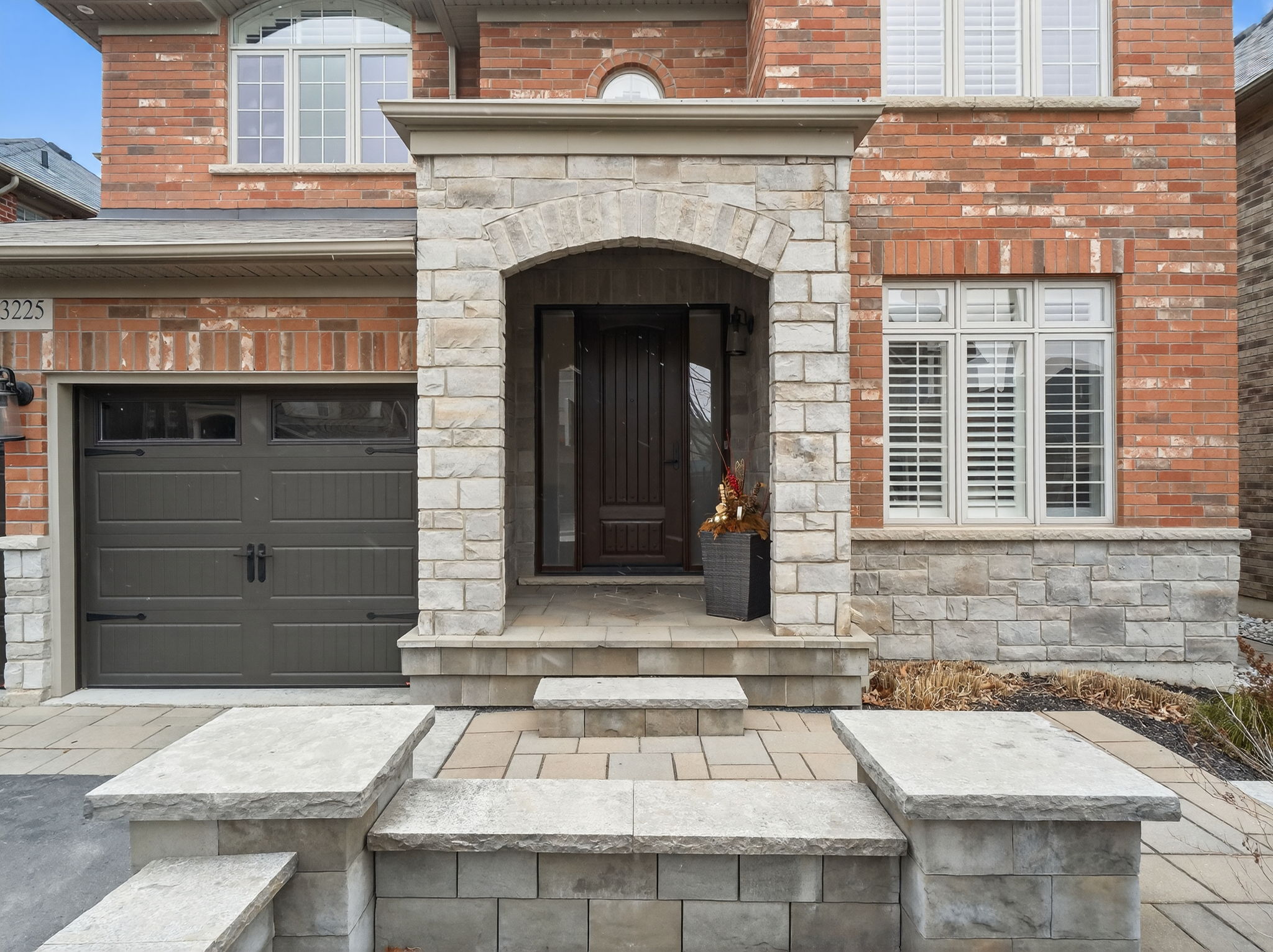 3225 Saltaire Crescent Oakville, ON L6M 0K8