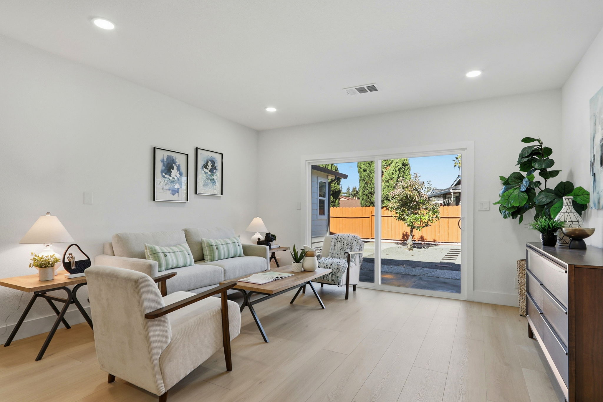 011_F8_32252 Coronation Dr