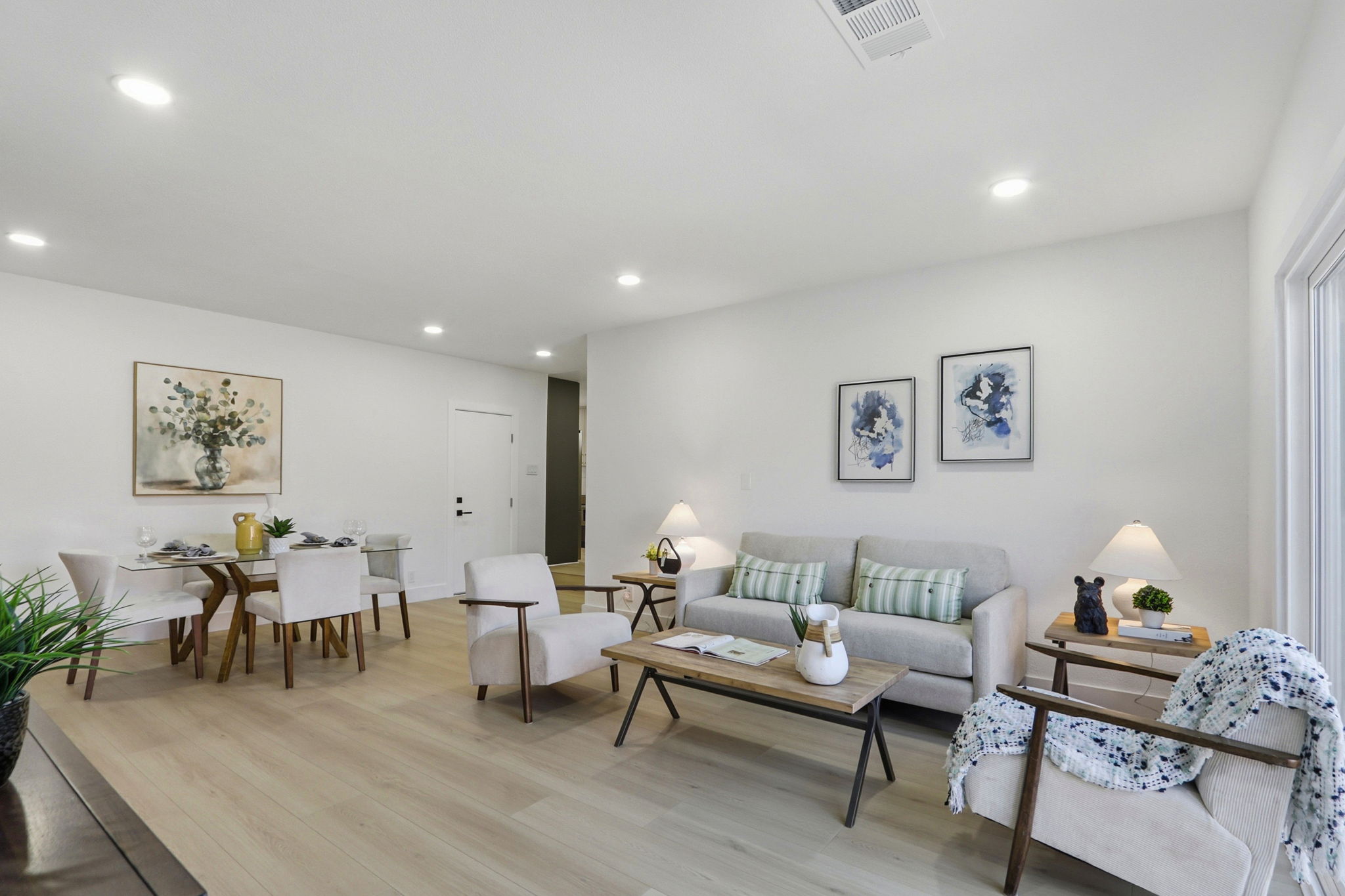 012_F8_32252 Coronation Dr