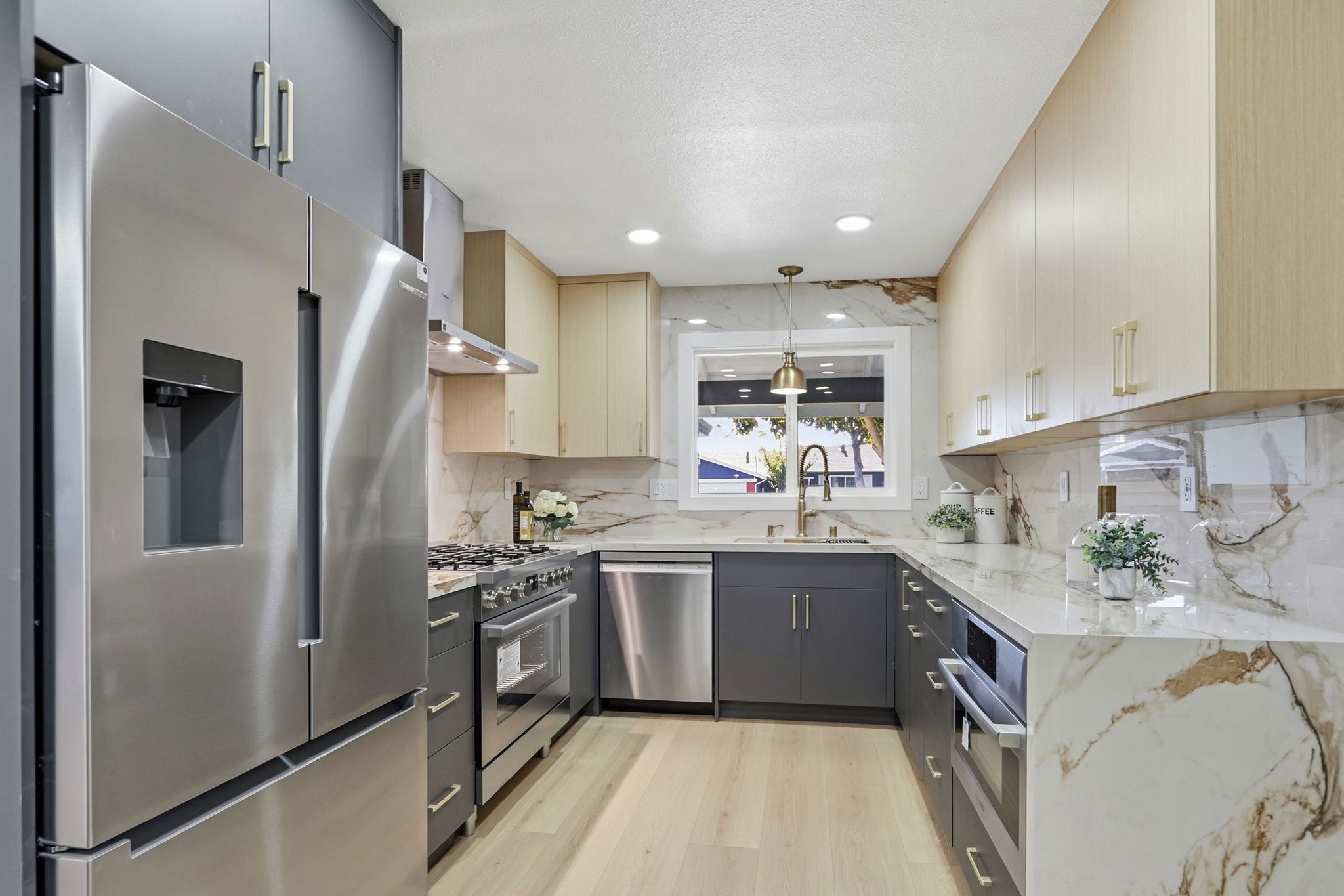 014_F8_32252 Coronation Dr