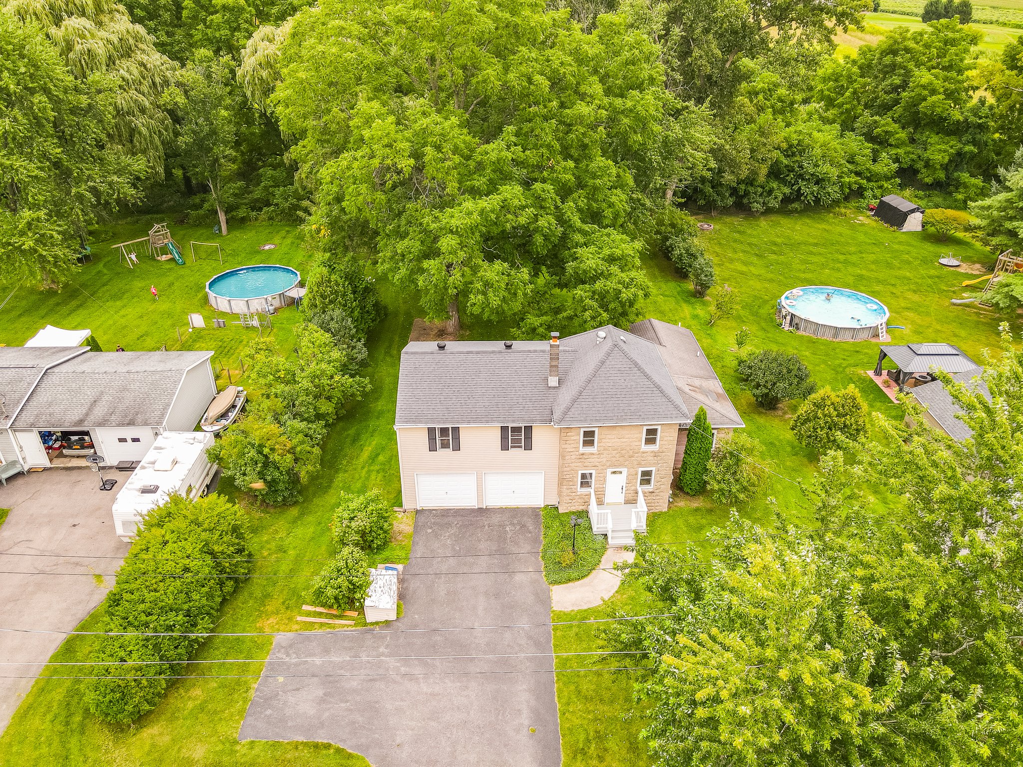  Photo 52