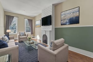 DSC08101 virtually staged.jpeg