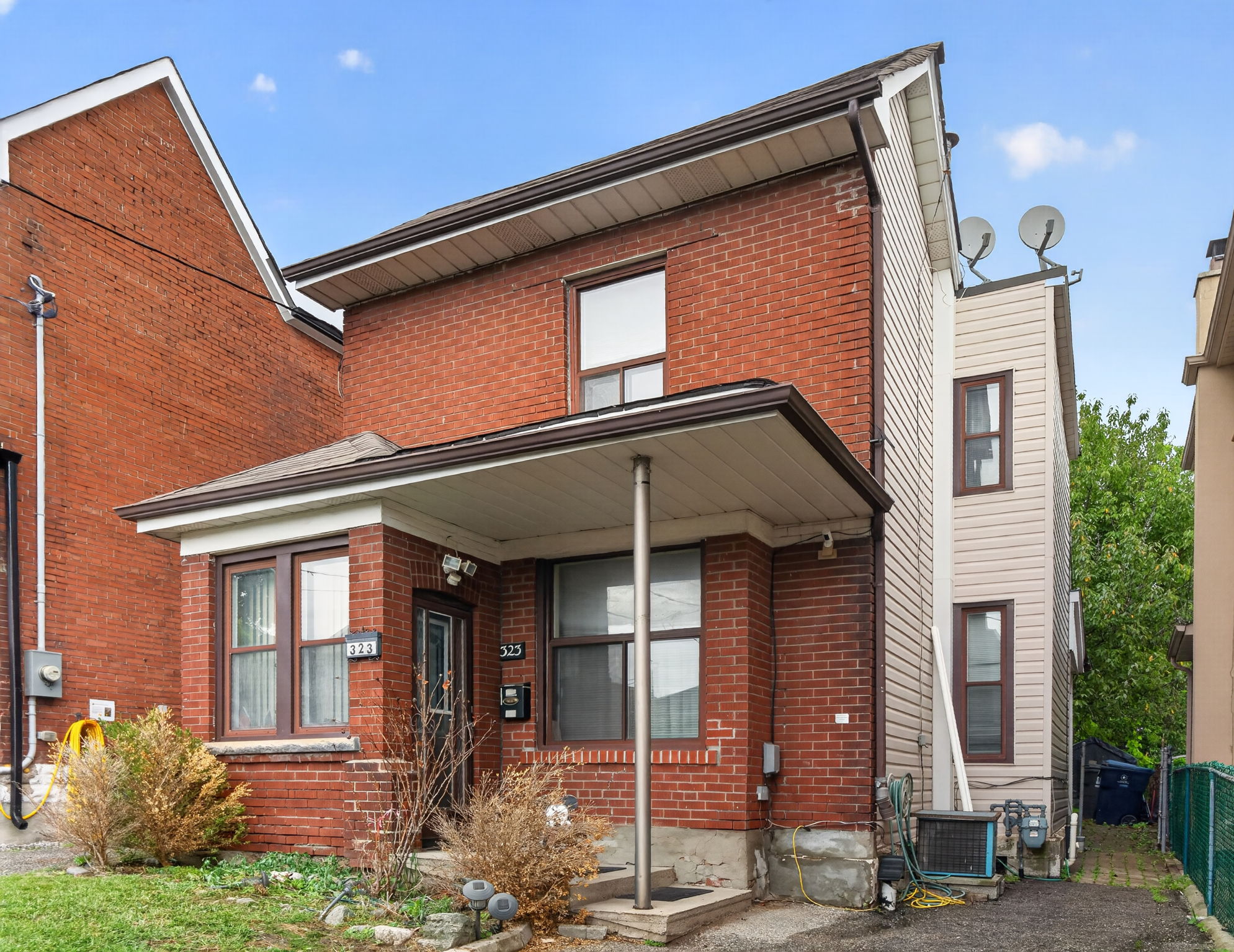 323 Nairn Ave Toronto, ON M6E 4H9