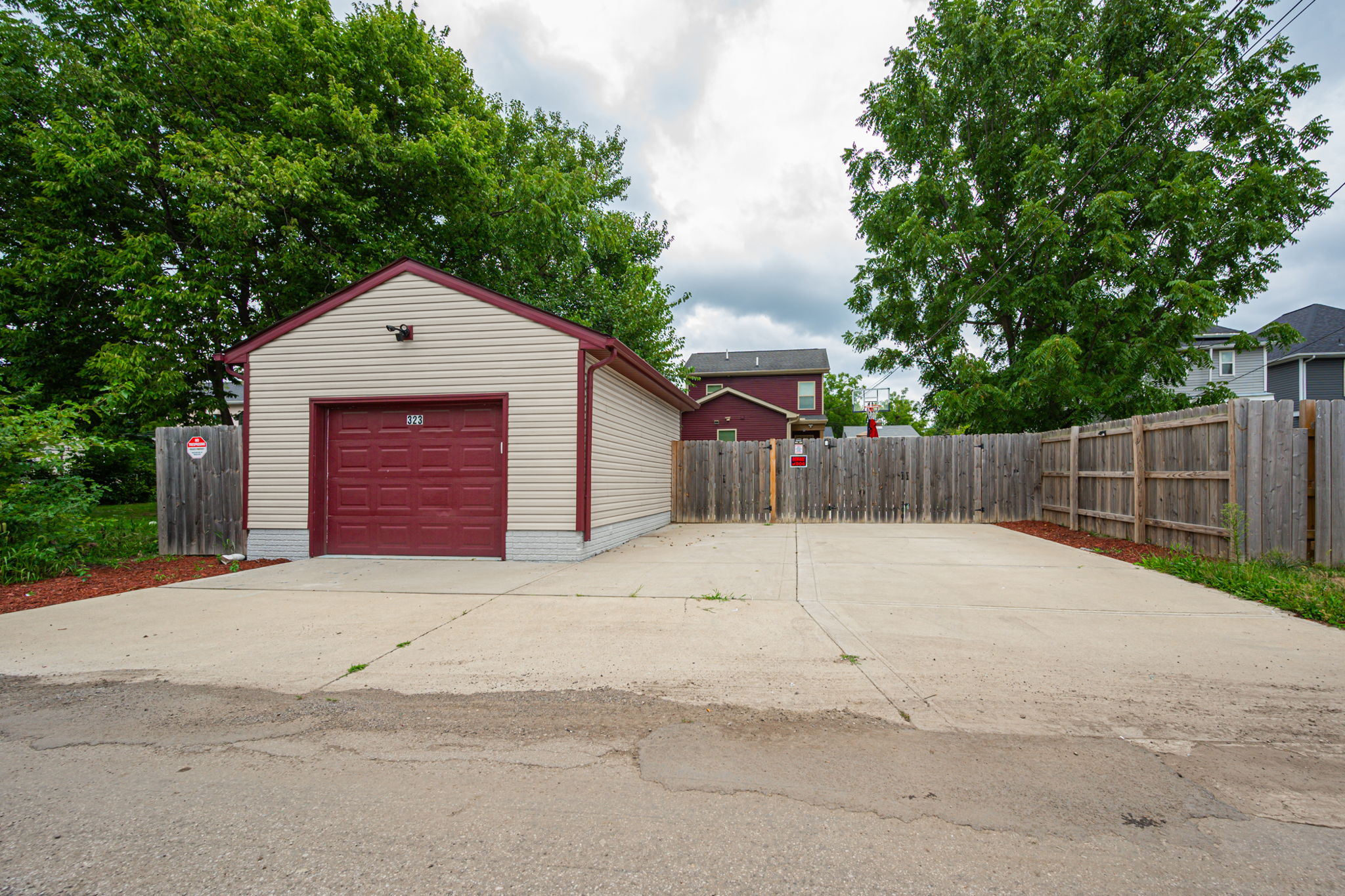 323 S Eureka Ave-12