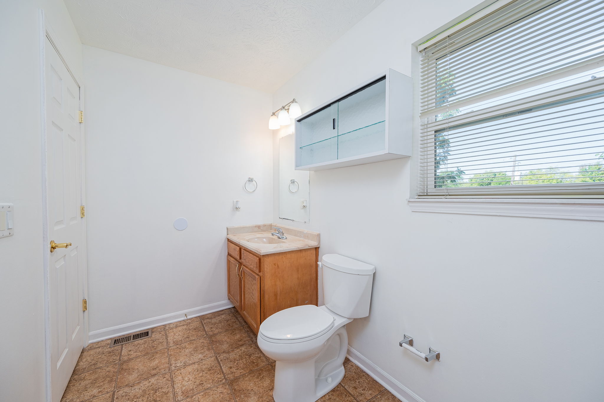 323 S Eureka ave-12