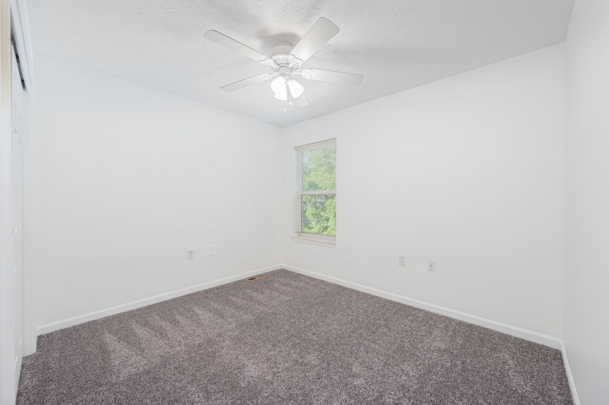 323 S Eureka ave-13