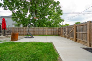 323 S Eureka Ave-16