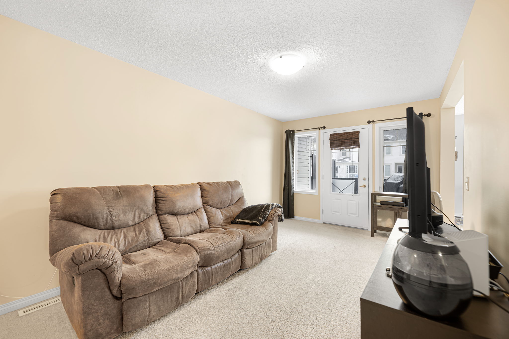 Living room to raised Deck