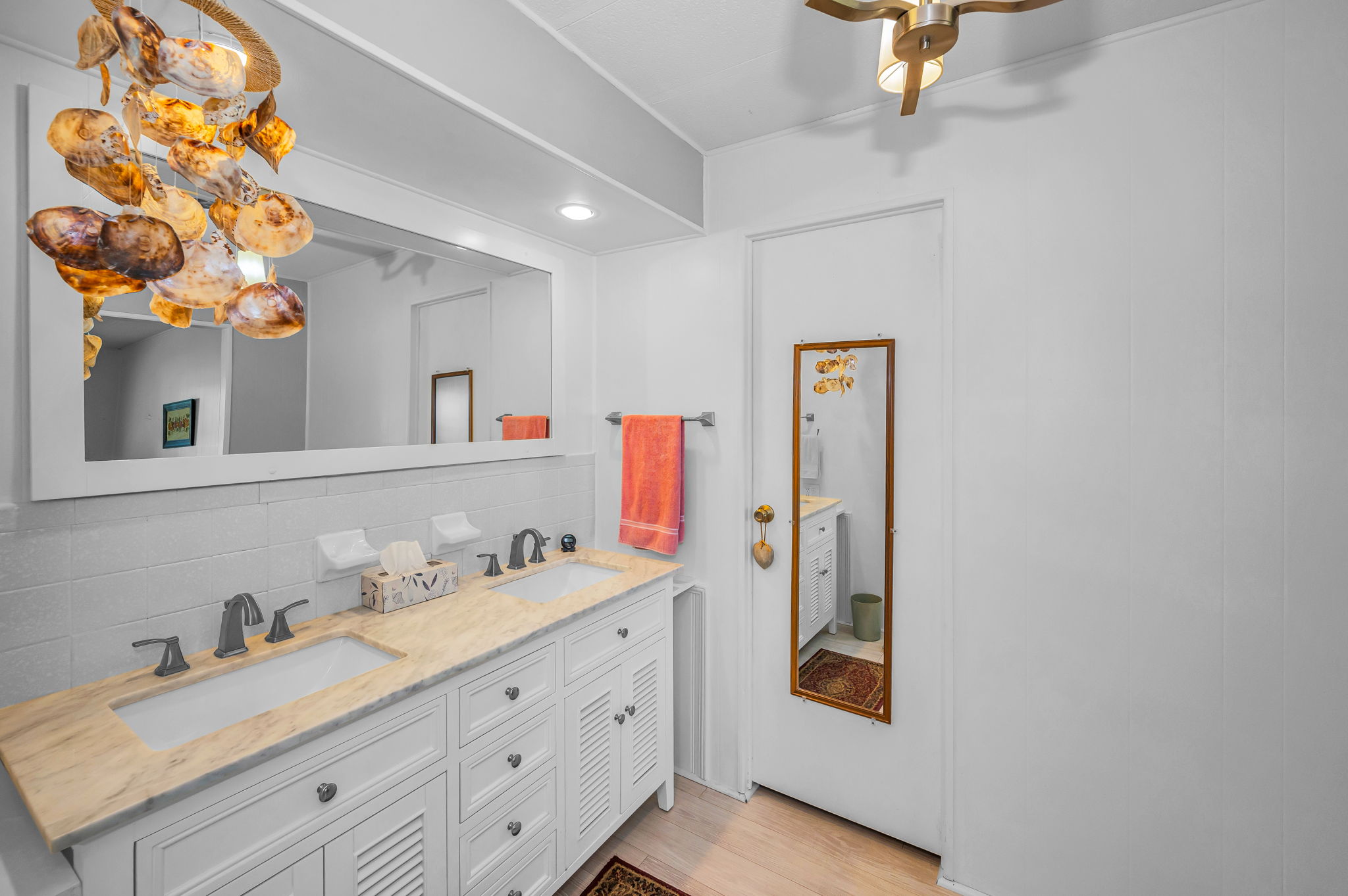 Primary Bathroom1c