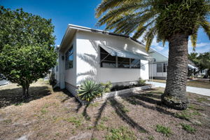 Front Exterior5