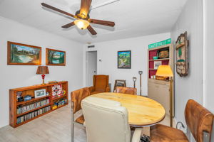 Kitchen Eat-in Area2