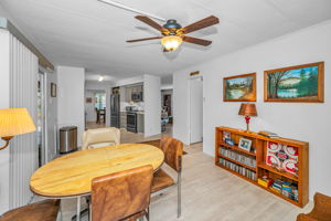 Kitchen Eat-in Area3