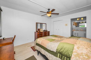 Primary Bedroom1b