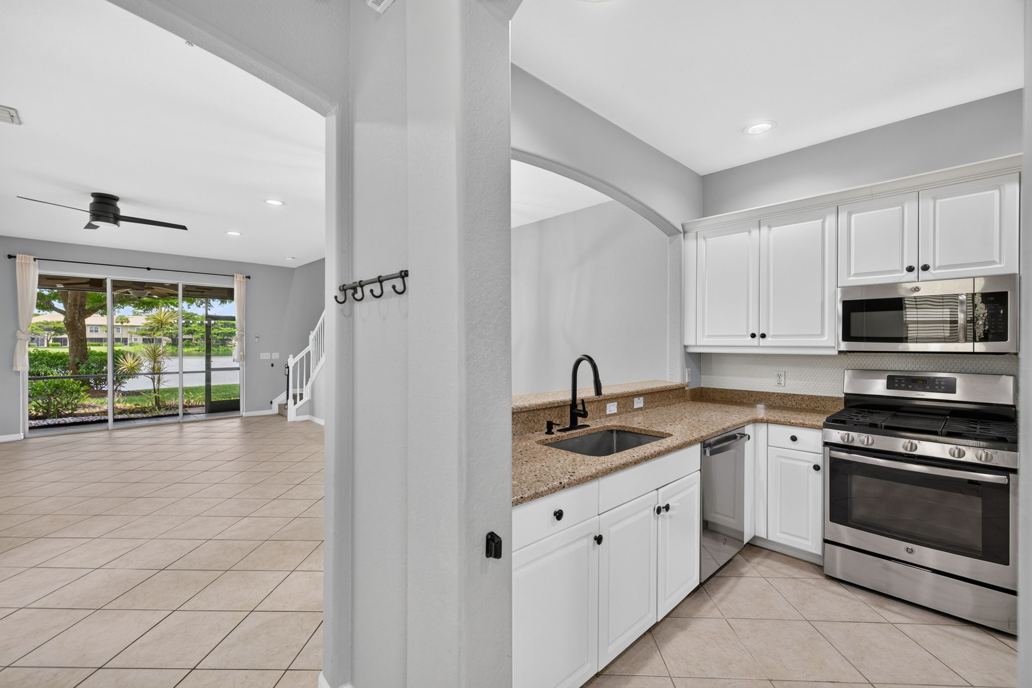 Kitchen 2 of 4
