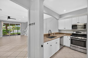 Kitchen 2 of 4