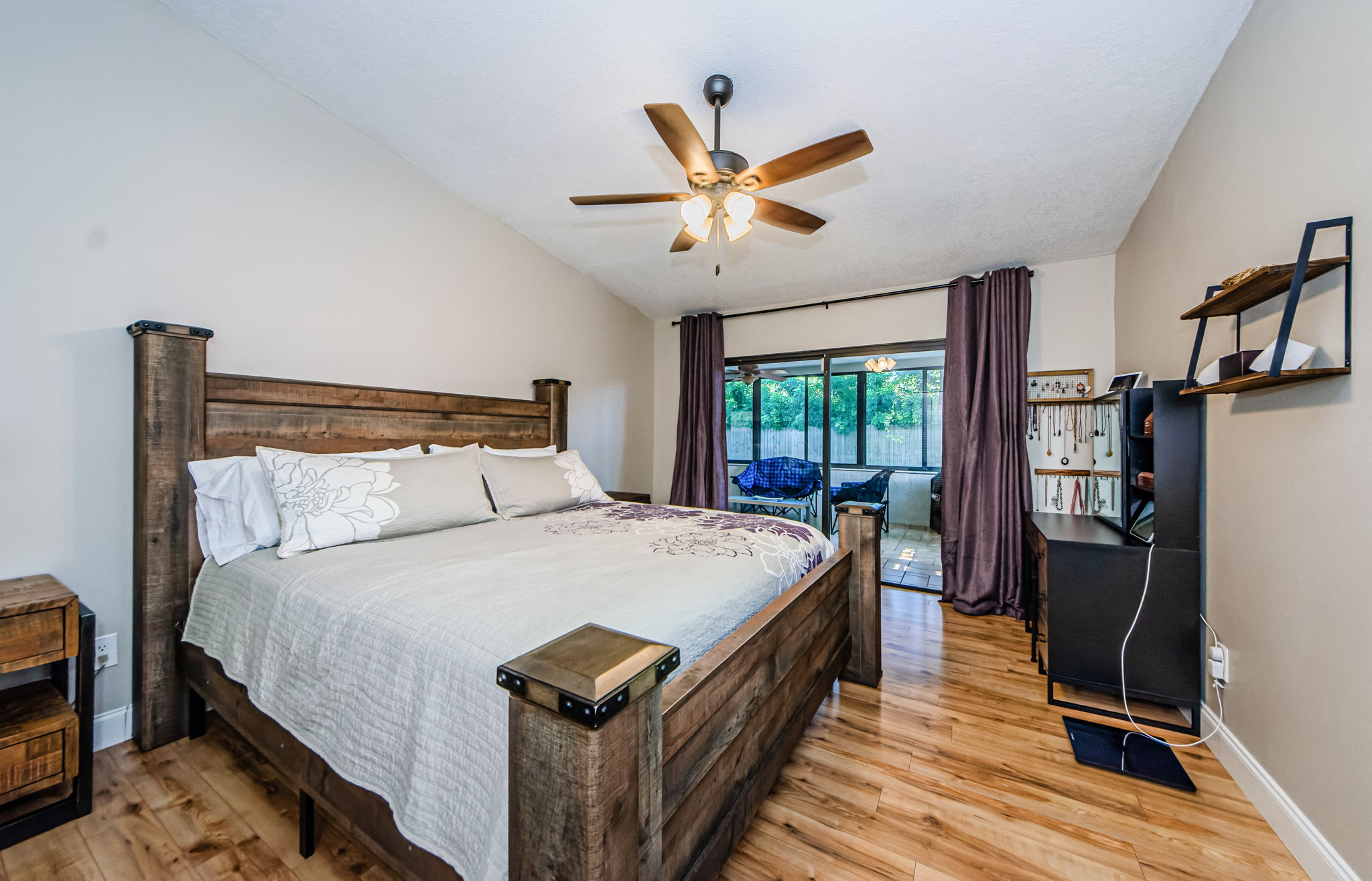 Master Bedroom 1b