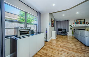 Kitchen Eat-In 1