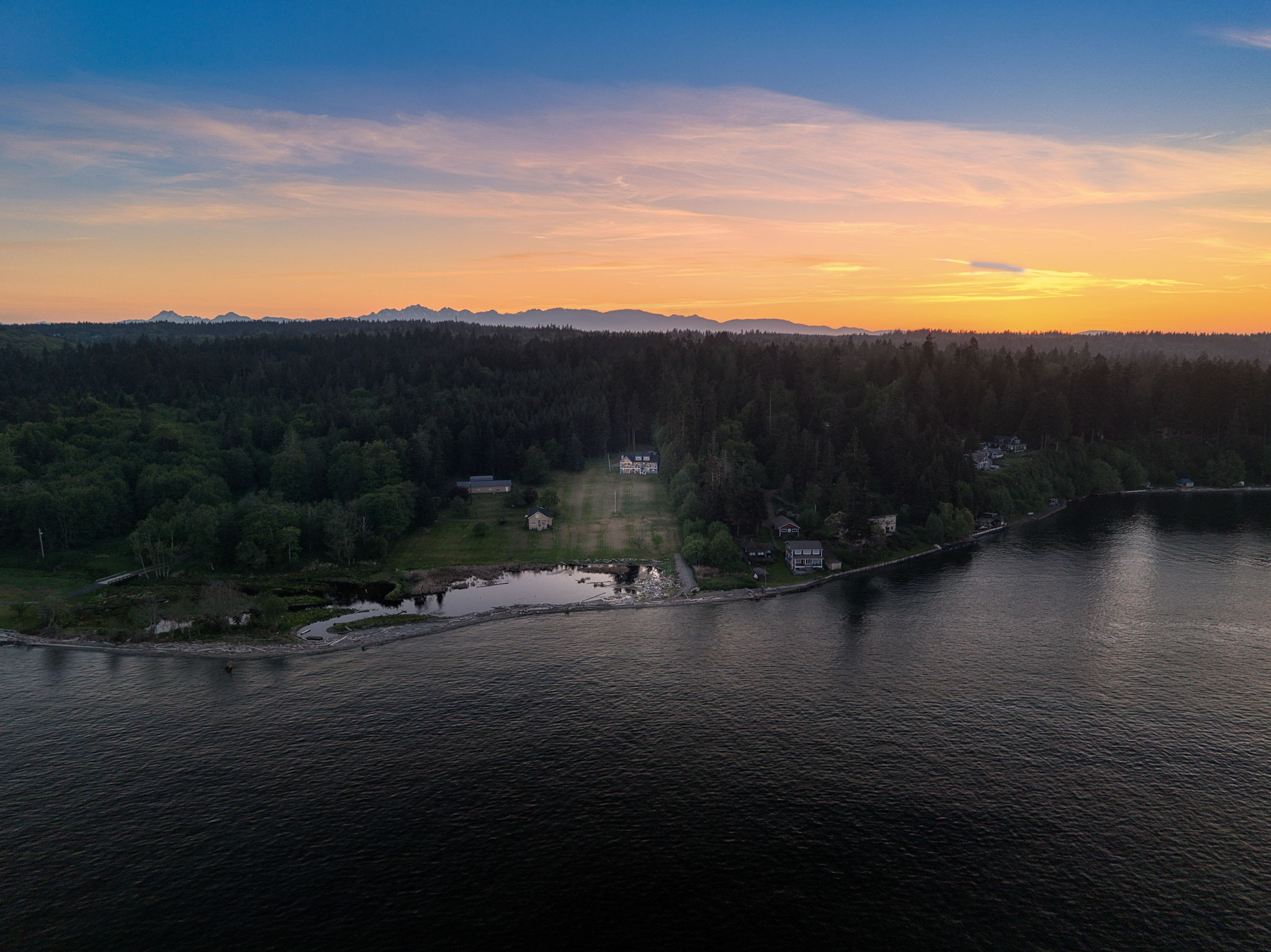 No bank waterfront, acreage, privacy, close proximity to recreational activities, restaurants, and the Kingston ferries, including the fast ferry to Seattle! And if you love the sounds of nature, there's no shortage here!