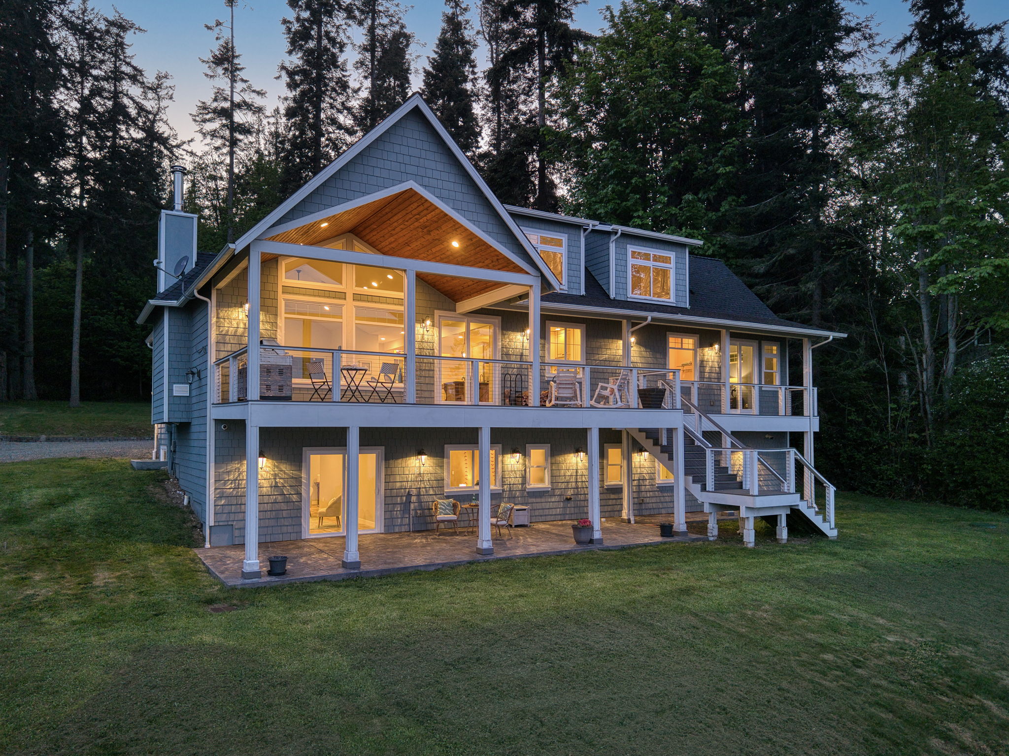 Imagine your evenings here listening to the birds & frogs and watching the ever-changing marine activity.