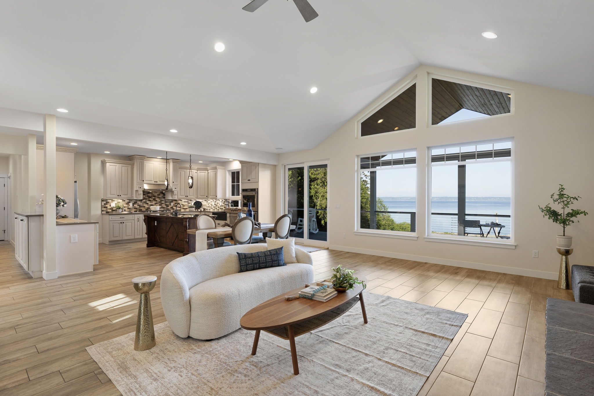 29 more pictures in the virtual tour link!