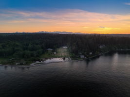 No bank waterfront, acreage, privacy, close proximity to recreational activities, restaurants, and the Kingston ferries, including the fast ferry to Seattle! And if you love the sounds of nature, there's no shortage here!