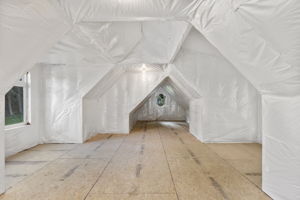 A 1,241 sq ft insulated and plumbed upper level offers future expansion potential. Gorgeous VIEWS! Additional guest quarters, rec room, HUGE primary suite?!?!