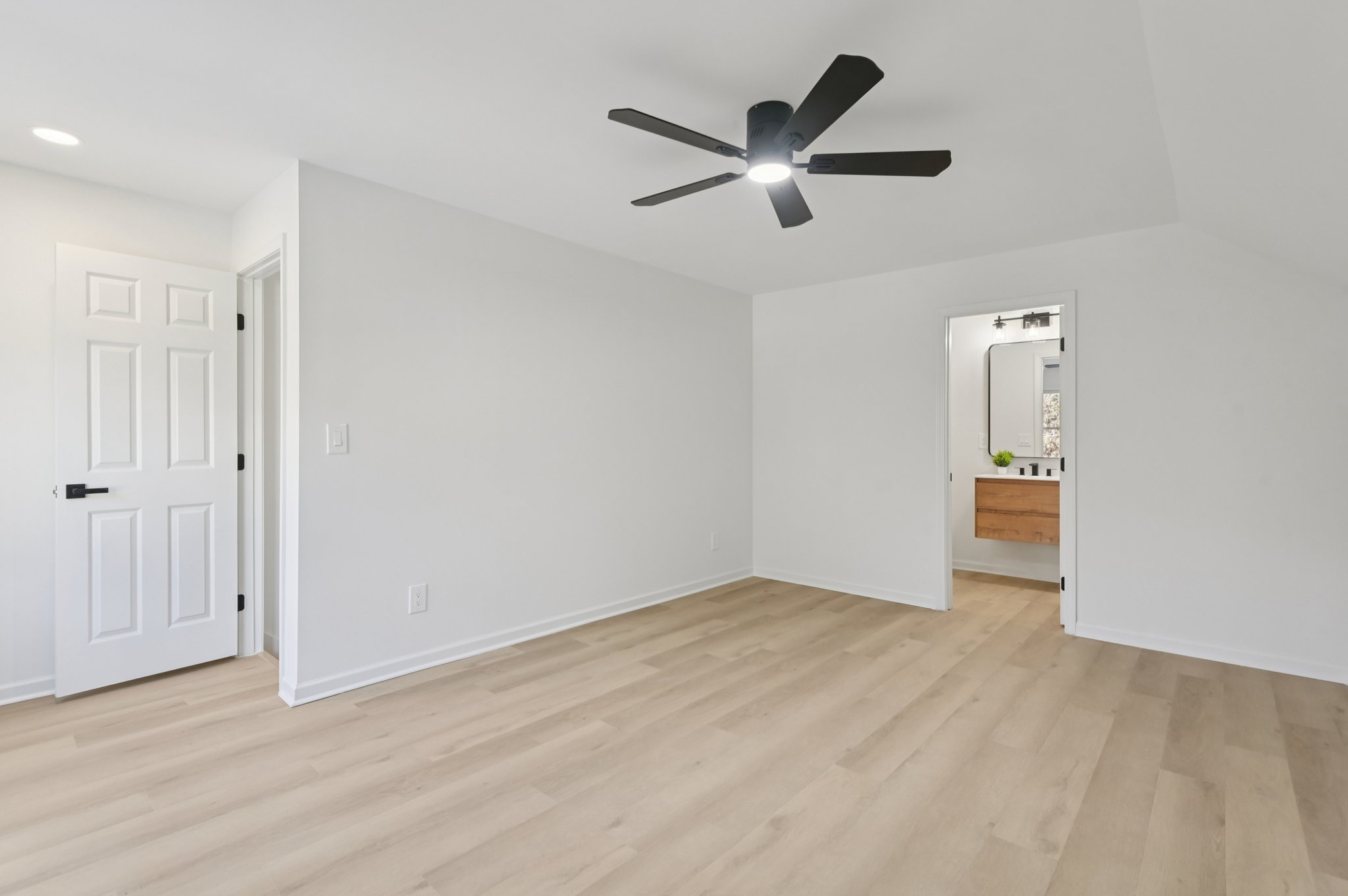 Bolero Pass-L1211-040.jpg