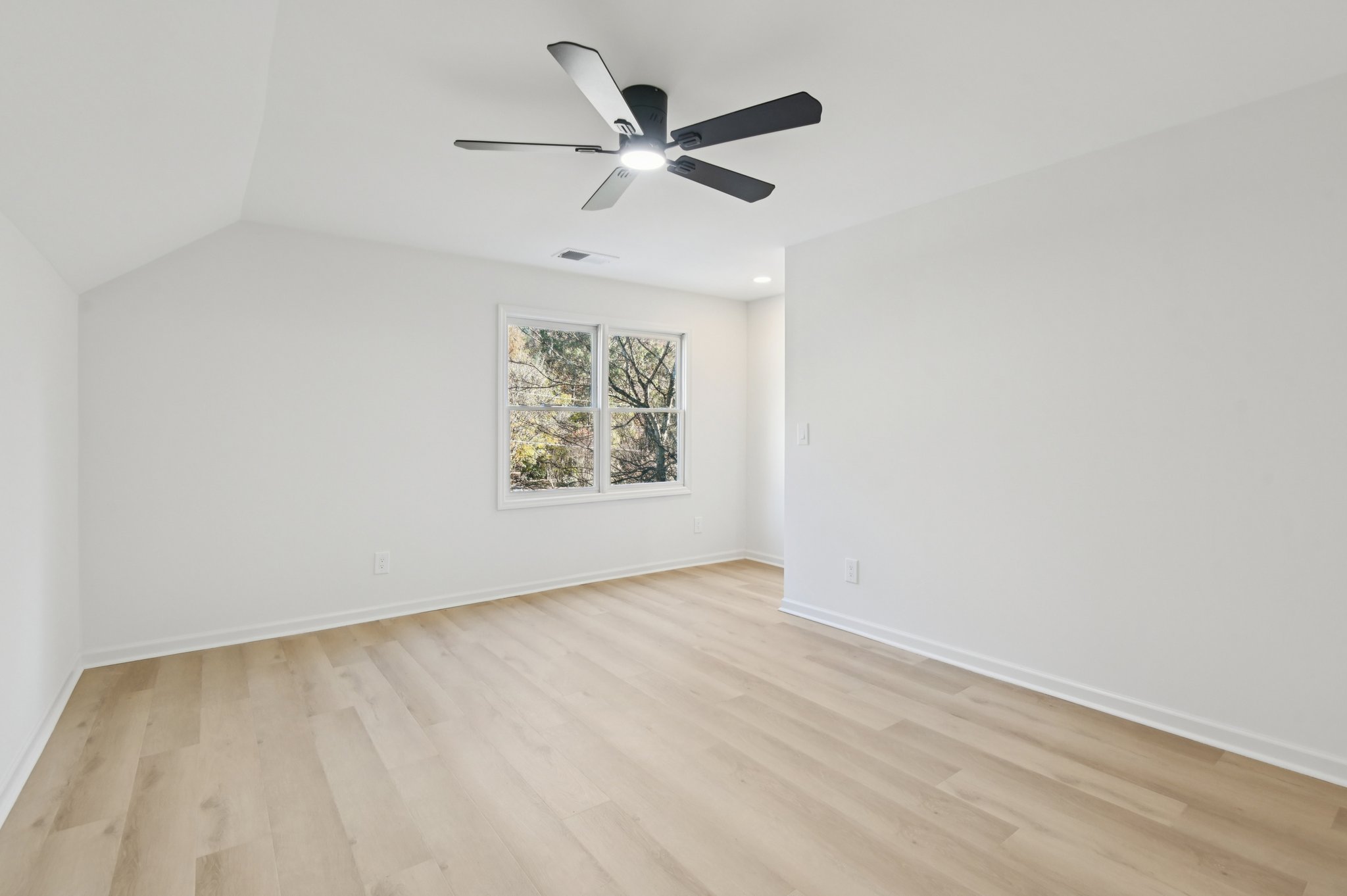 Bolero Pass-L1211-041.jpg