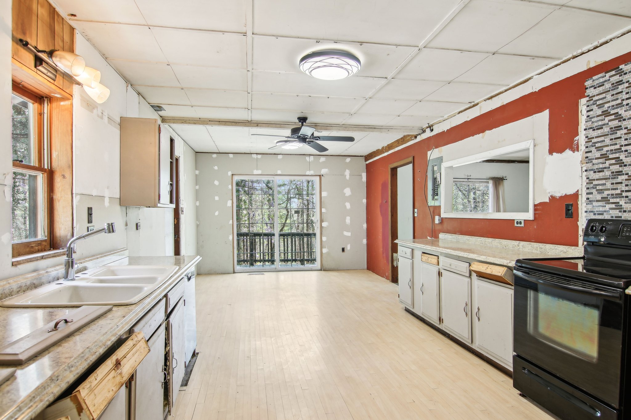 Hebron Rd-1604-011.jpg