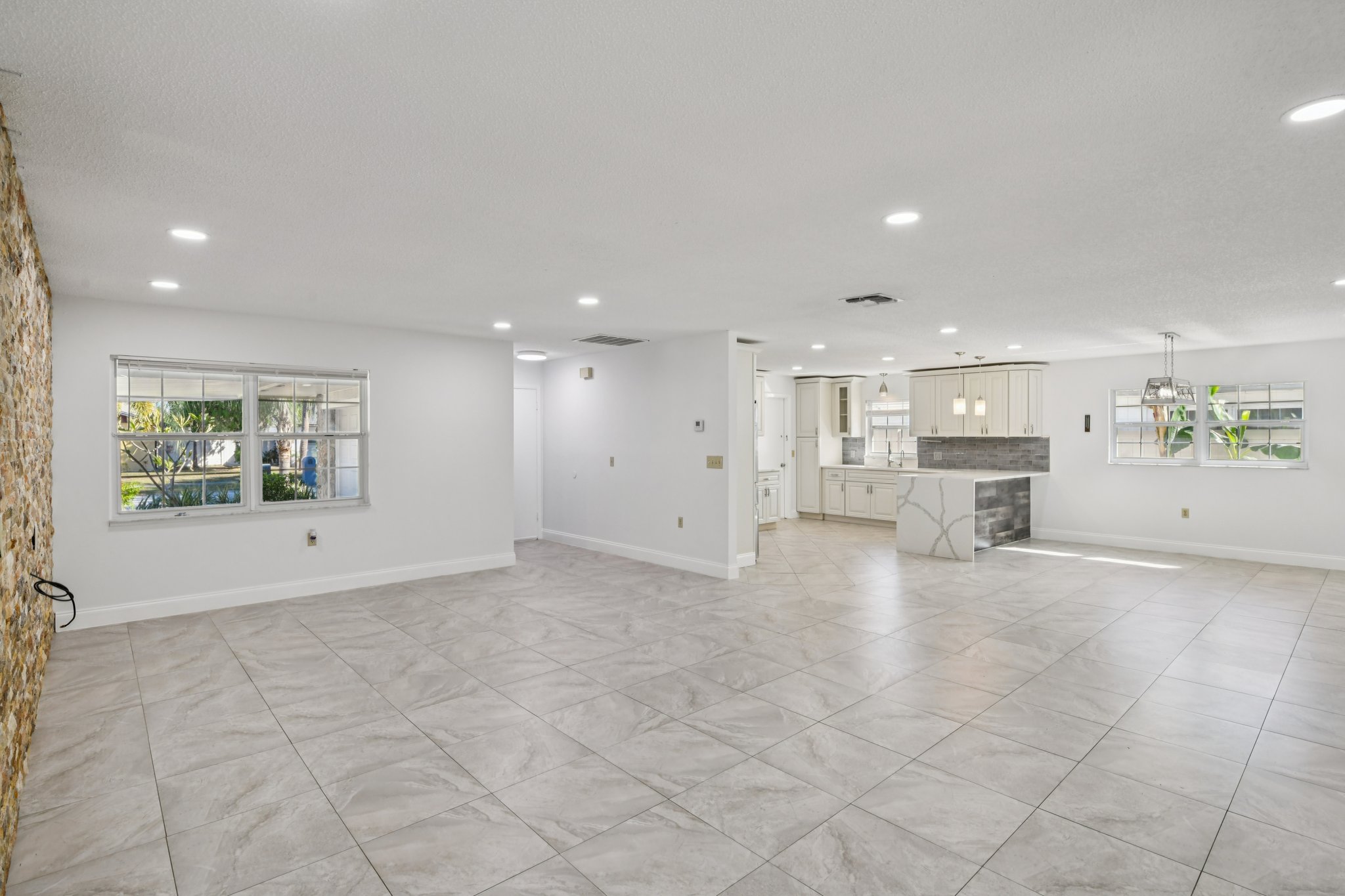 Knottypine Ave-S2911-003.jpg