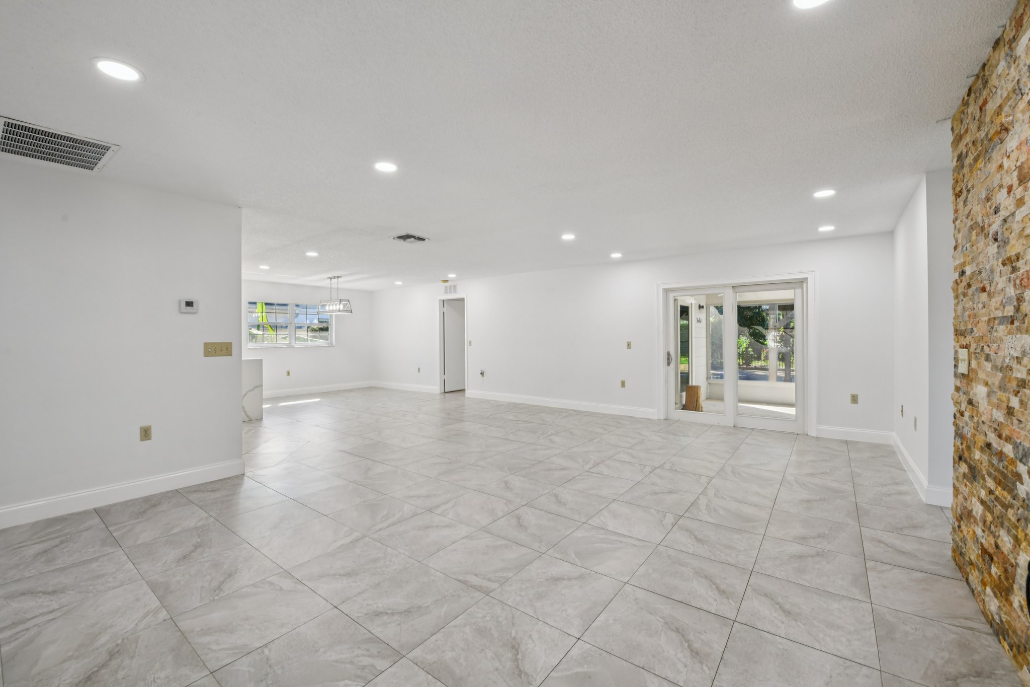 Knottypine Ave-S2911-004.jpg