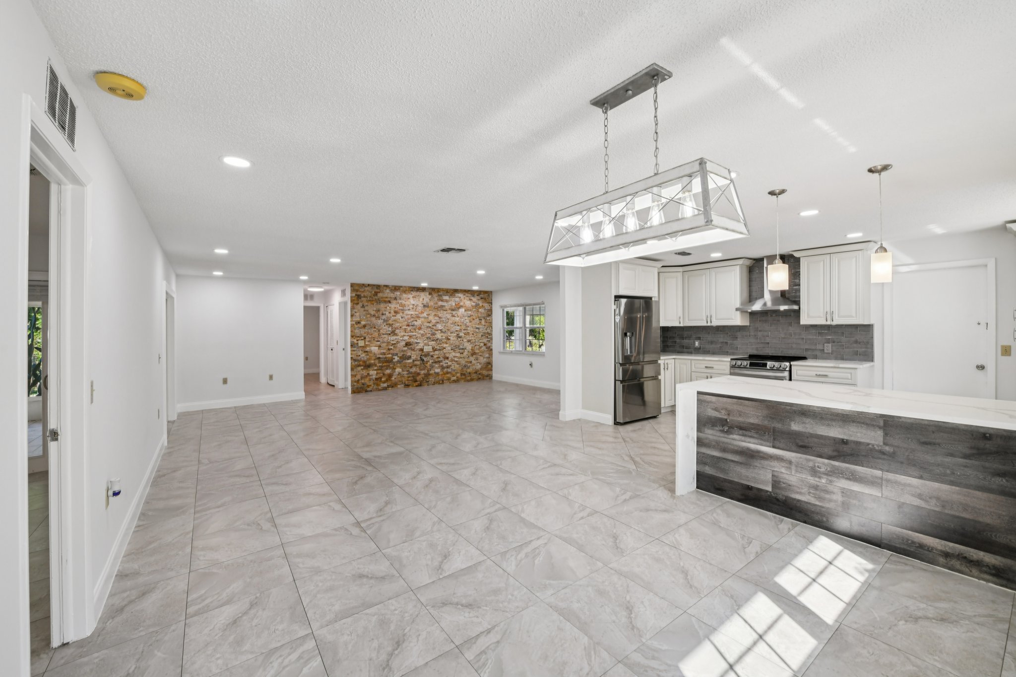 Knottypine Ave-S2911-007.jpg